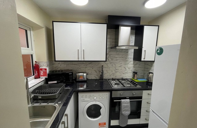 City Road Birmingham Apartment from Oofy, en-suite sleeps 4 - Apt 1