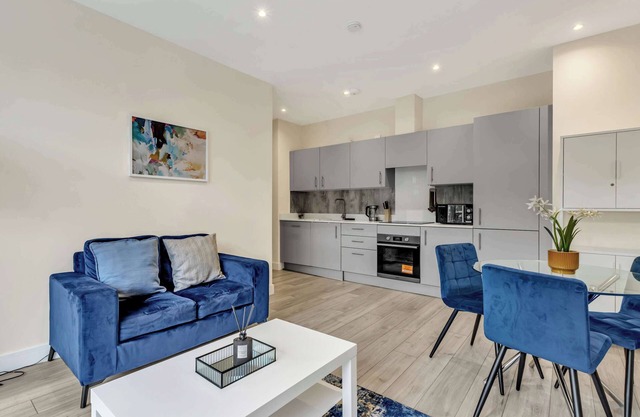 City Service Lets | New London 2Bed With Parking | Long Stays Welcome