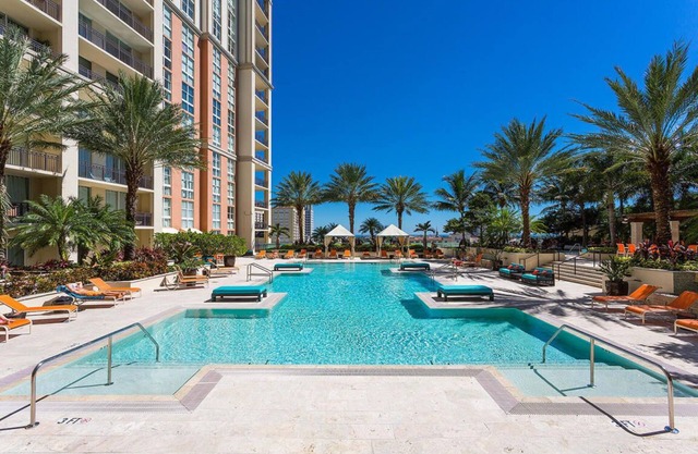 Cityplace South Tower apartment w pool +facilities