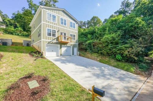 Cityscape Haven at Missionary Ridge with a hot tub
