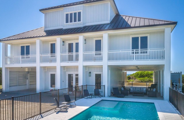 CJ's Beach Front 6 BR Heated Pool Private Home