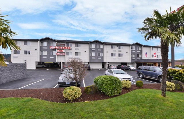 Clackamas Inn and Suites
