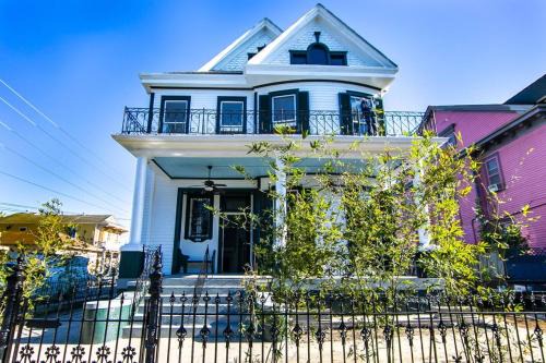 Claiborne Historic Mansion - 5 bed-3bath