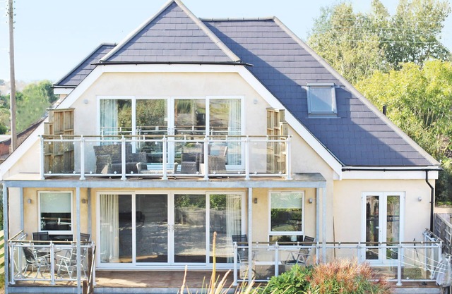 Claremont Beach House - Luxurious Contemporary Beach House on Kent's South Coast