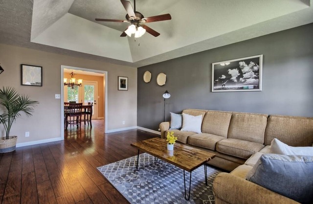 Clarksville Getaway: Spacious 3-Bedroom Home, Pet-Friendly w/Fenced Yard