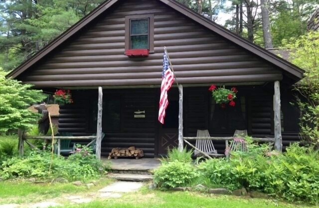 Claryville Cabin with 1,500 ft Trout River in the Catskill Mountains