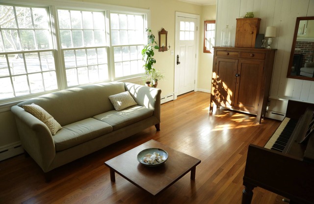 Classic Beach Cape Minutes from Local Beaches and Sag Harbor Village