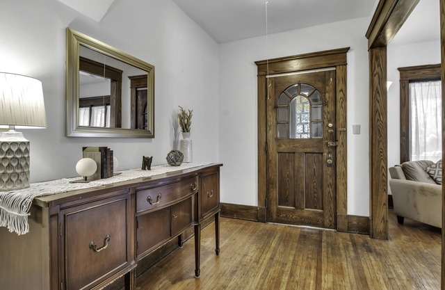 Classic Buffalo apartment steps from Delaware Park!