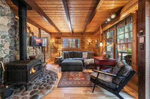 Classic Cabin in the Pines by Tahoe Getaways - Walk to Lake, Pet-Friendly 3 BR w Yard & Hot Tub!
