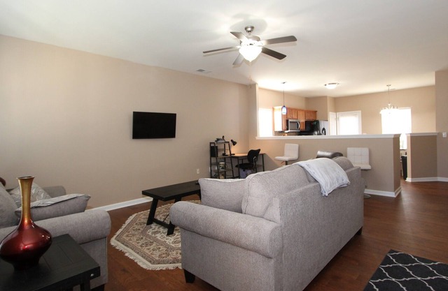 Classic Country Home 3 Bed 2 Bath - Perfect extended stay