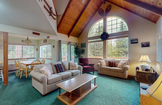 Classic Family-Friendly Home - Prime Location & Expansive Deck with Grill