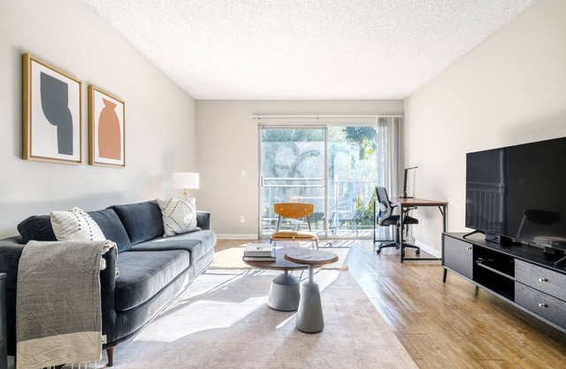 Classic Glendale 1BR w/Gym, Pool, walkable location, by Blueground