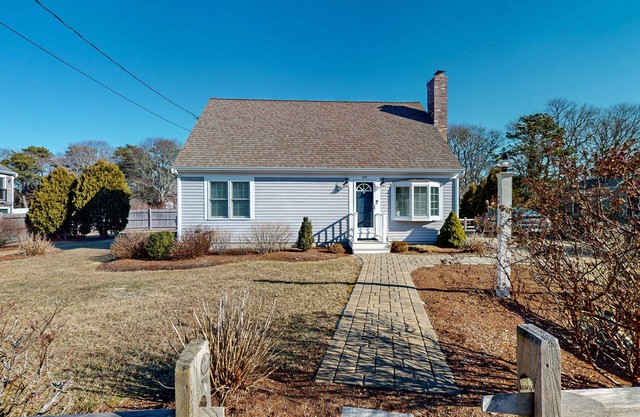 Classic home with deck, patio & yard - walk to Cockle Cove & Forest Beaches
