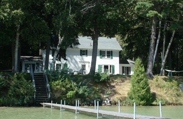 Classic Lakefront 5 BR House on N. Lake Leelanau