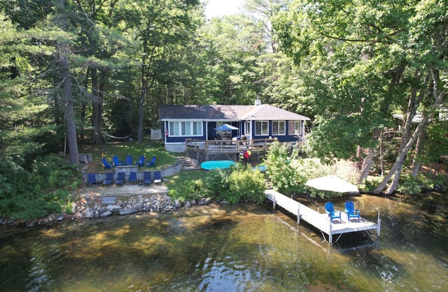 Classic Maine Cottage on Water's Edge