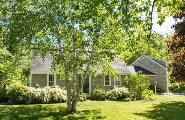 Classic Maine: Gardens, Harbors, Farms, and Beaches in a Peaceful Garden Setting
