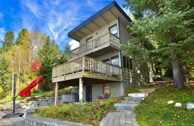 Classic Mccall Lake House by Casago Mccall - Donerightmanagement