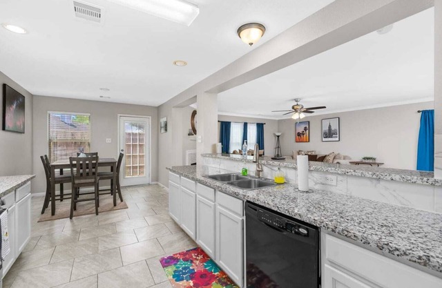 CLASSIC, MODERN HOME TMC.NRG.DOWNTOWN!