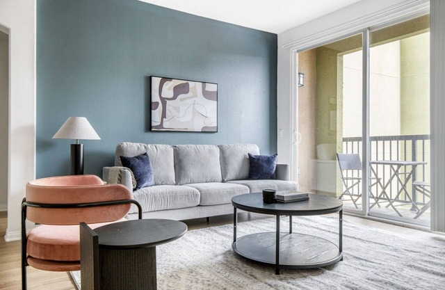 Classic Playa Del Rey 2BR w/Pool, Jacuzzi & Gym, near LAX, by Blueground