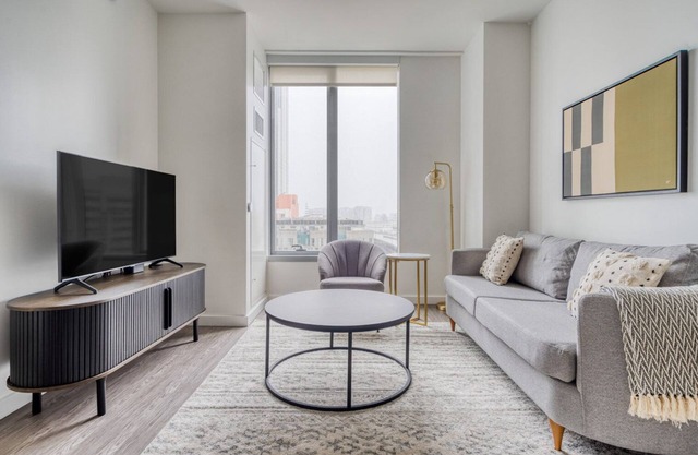 Classic Rincon Hill 1BR w/W/D, Gym & Pool, near Tech HQs, by Blueground