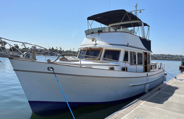 Classic Traditional trawler family friendly with large screen TV and WIFI,