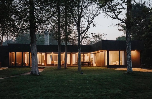 Clay Banks Lake House | Waterfront Modern Cabin
