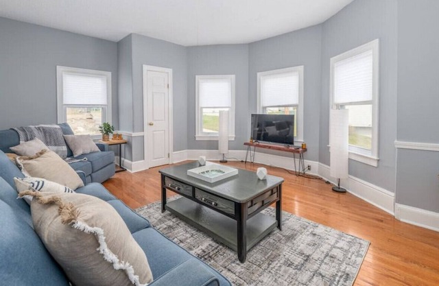 Clean 2 Bedroom Close To Downtown Old Port