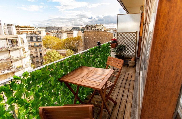 Clean and Cosy studio with Balcony