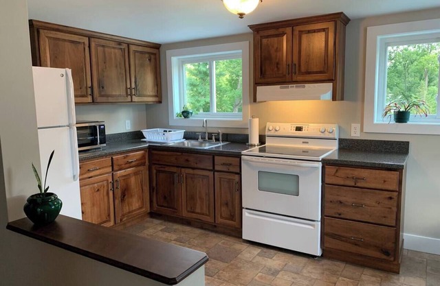 Clean and Cozy 1 bedroom Apartment