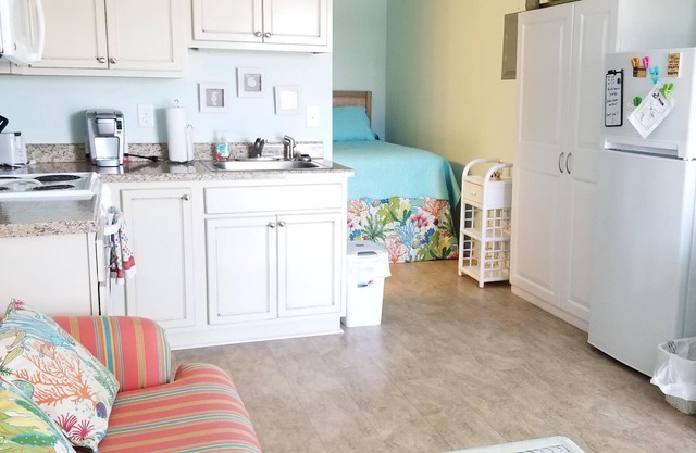 Clean, Beautiful Bright Studio Condo With Extras For Your Perfect Vacation!