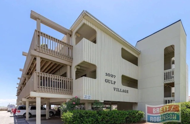 Clean Comfortable Convenient Affordable. Beach view. Owner Managed Fewer Fees