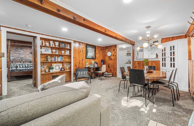 Clean, comfortable, spacious Fort Grounds apartment: great location!