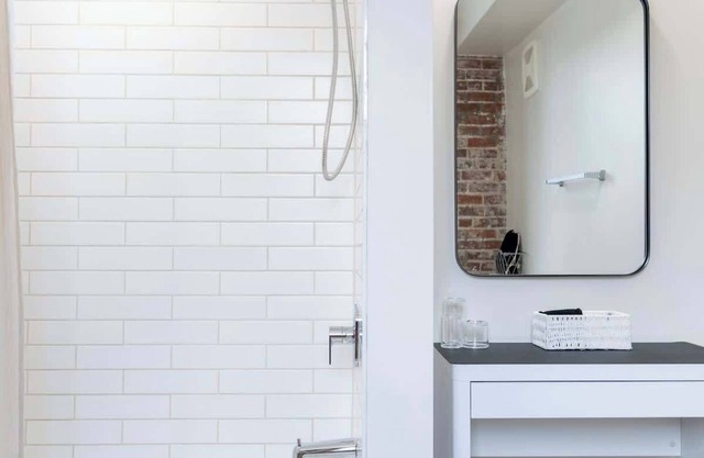 Clean + convenient in dntown LEX