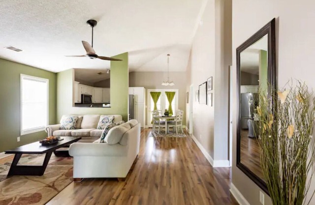 Clean&Cozy 4Beds/2Bath (Lexington, KY)