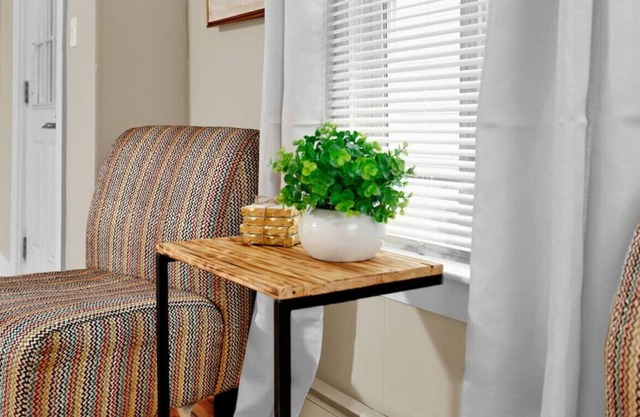 Clean & Cozy Apartment Near Downtown Saco