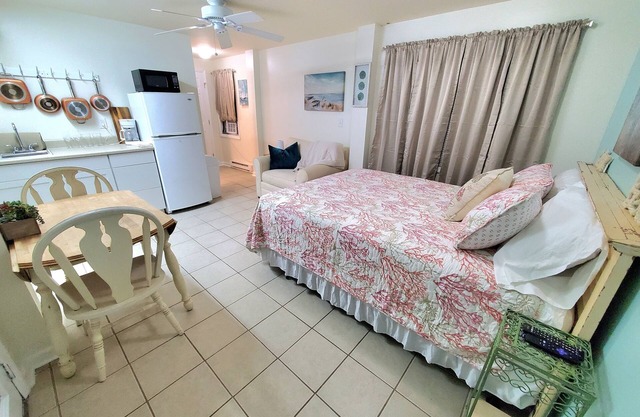 Clean Cozy Efficiency Beach Apt
