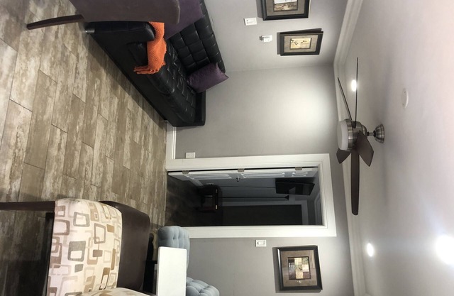 CLEAN COZY4 beds 2 bathroom guest house close to Hollywood and Disneyland
