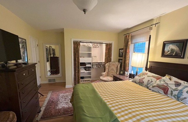 Clean, quiet and spacious 1 bedroom shared space