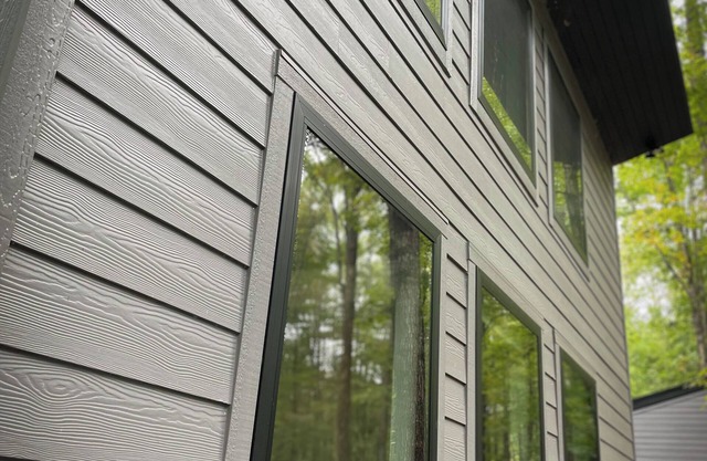 *Cleaning Fee Included* Mini modern cabin nestled in the peaceful hills between Jackson and Putnam County, minutes away from CUMMINS FALLS STATE PARK. Designed for comfort and style, this vacation rental seamlessly blends modern charm with wooded s