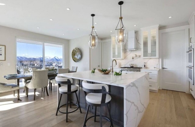 Clear View Escape: Lux Home|Private Hot Tub