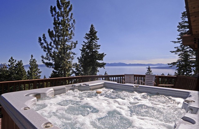 Clearview - 5 BR Panoramic Lake Views- Hot Tub, Pool Table
