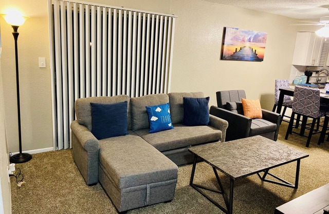 Clearwater Hideaway - Townhouse apartment conveniently located