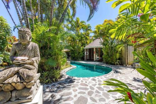 Cliff House with Ocean Views in Haiku, Maui jungle