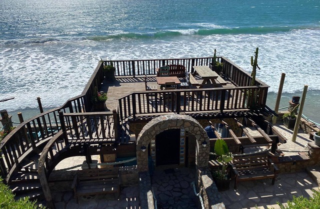 Cliffside Retreat over the Pacific Ocean- Crashing waves & Spectacular Sunsets.