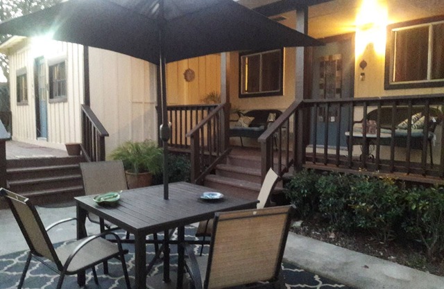 Clifton By The Sea Bungalow-2 Miles from Kemah Boardwalk- Pet Friendly