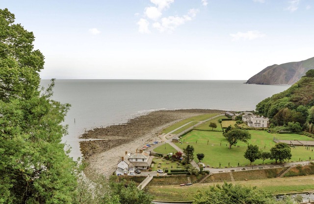 CLOONEAVIN APARTMENT 4, pet friendly in Lynmouth