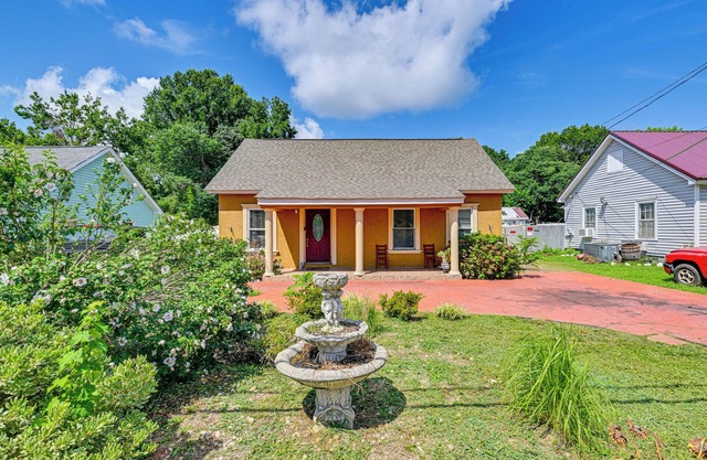 Close to Airport: Home in the Heart of Charlotte!
