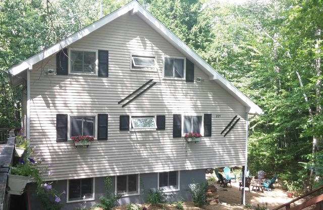 Close to all Lake Winni has to offer for time away with friends or families