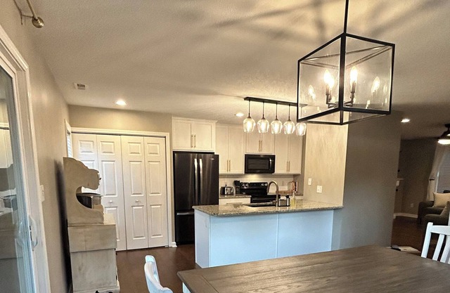 Close to all things Asheville! Spacious and dog friendly!!