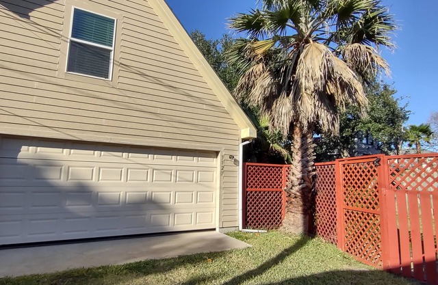 Close to beach and amenities - for one or two.